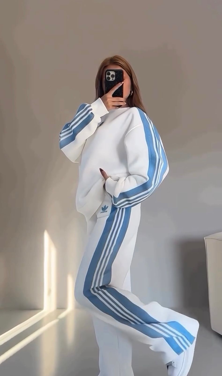 Women's Two-Piece Striped Sports Set: Casual, Loose-Fit Activewear